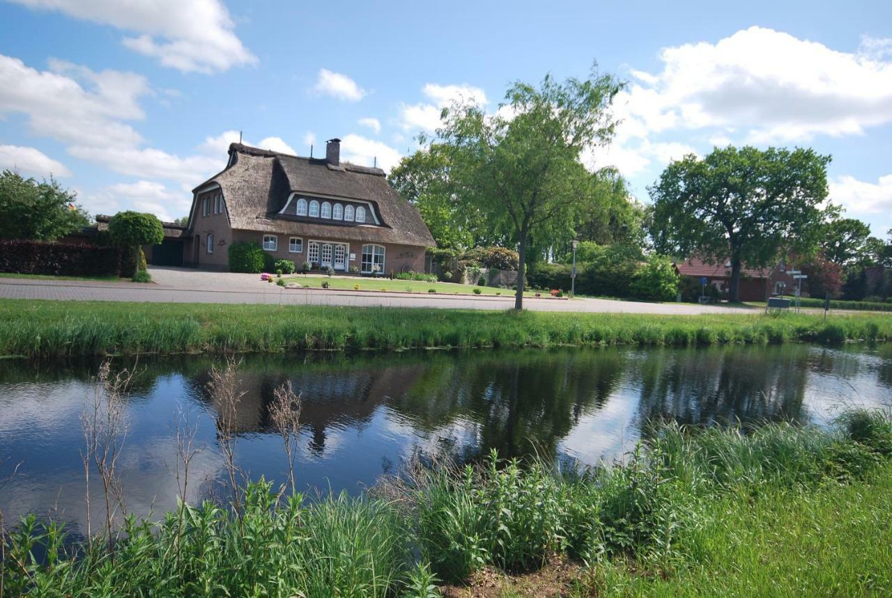 Ferienwohnung -Am Kanal- Nordgeorgsfehn Bagian luar foto